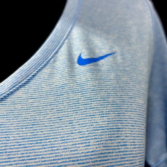 The Nike Tee Dri-Fit Athletic cut,V-neck,short sleeve,powder blue heather stripe - Picture 4 of 9